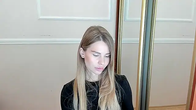 LinaBey online show from November 30, 2025, 7:53 am