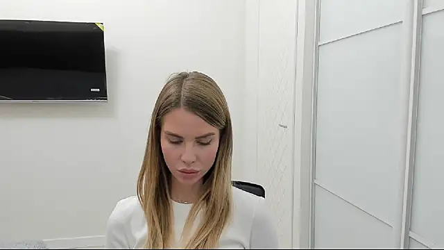 Snapshot of LinaBey chatting on October 26, 2025, 4:07 pm LinaBey online show from October 26, 2025, 4:07 pm