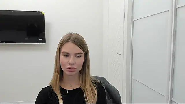 Snapshot of LinaBey chatting on October 27, 2025, 1:23 pm LinaBey online show from October 27, 2025, 1:23 pm