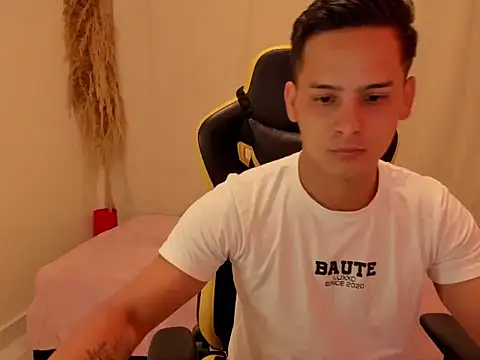 elmasmas01 online show from January 15, 2026, 2:09 pm