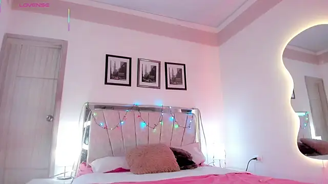 Sweetiee Aurora online show from December 18, 2025, 8:45 pm