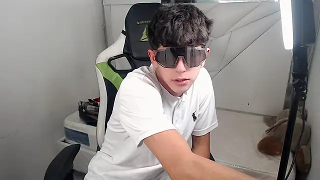 Snapshot of Cash_G_ chatting on November 25, 2025, 9:04 pm Cash G online show from November 25, 2025, 9:04 pm