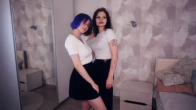 KellePourier online show from November 19, 2025, 7:25 pm