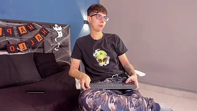 MaykStons online show from October 27, 2025, 12:50 pm