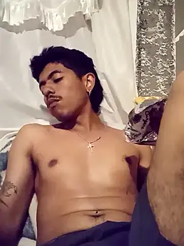 SkinniYamo online show from April 8, 2026, 2:24 am