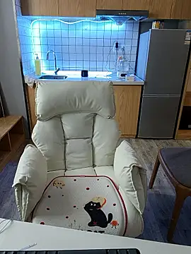 Xueen  online show from November 3, 2025, 5:01 am