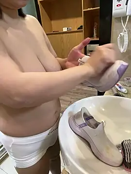 Xueen  online show from November 7, 2025, 7:35 am