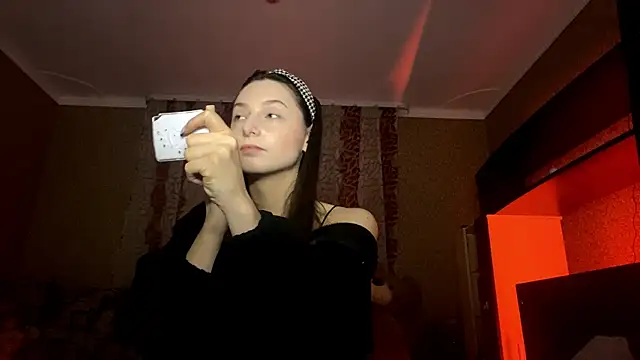 Poly Falkony online show from October 28, 2025, 3:11 pm