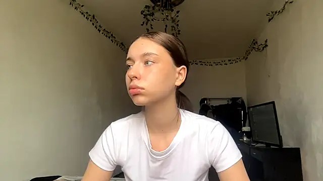 LilithFlamey online show from November 5, 2025, 7:11 am