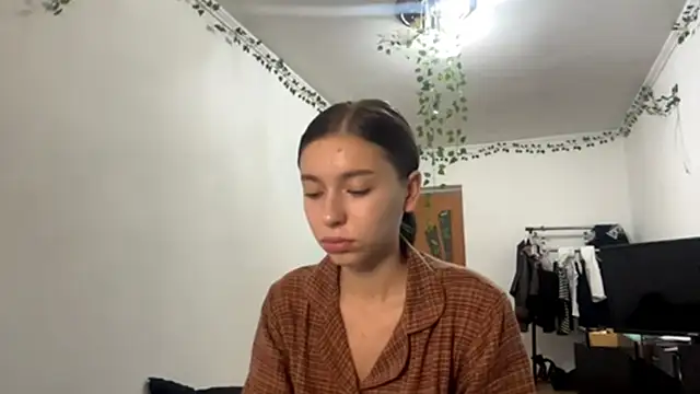 LilithFlamey online show from November 2, 2025, 7:13 am