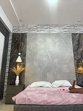 Hannahpradaa  online show from December 17, 2025, 11:26 am