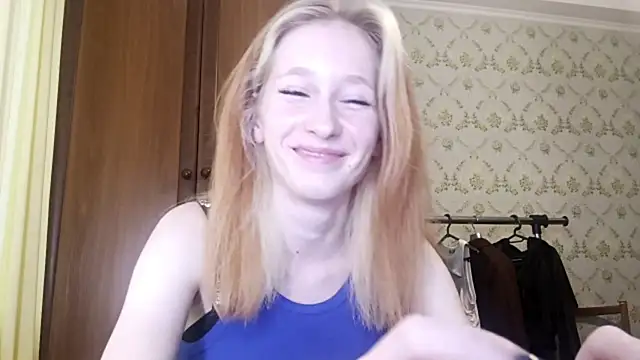 LisaKacitaa online show from October 27, 2025, 12:28 pm