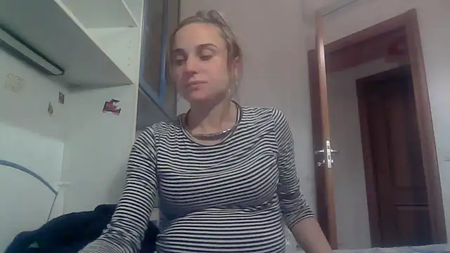 SinnEmily online show from December 15, 2025, 9:31 pm