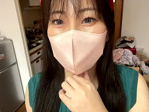 hitomi desu online show from November 16, 2025, 2:38 am