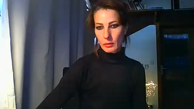 Snapshot of MissDyannis chatting on October 27, 2025, 2:29 pm MissDyannis online show from October 27, 2025, 2:29 pm