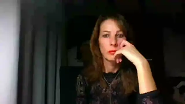 Snapshot of MissDyannis chatting on October 26, 2025, 10:32 pm MissDyannis online show from October 26, 2025, 10:32 pm