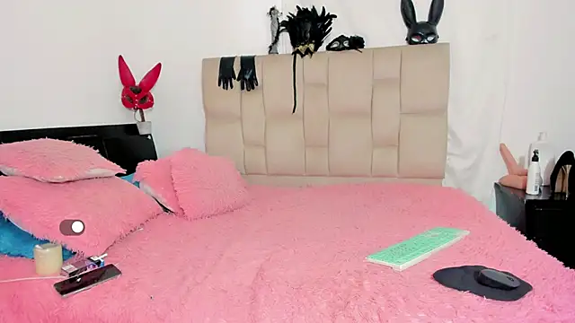 Antonela Mendoza1992 online show from November 1, 2025, 3:57 am