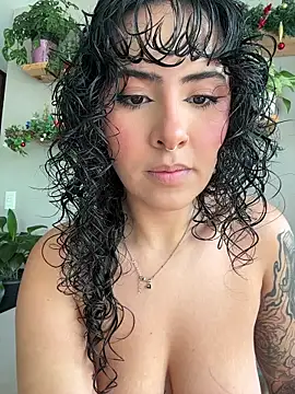 SugarTroubl33 online show from December 19, 2025, 1:13 pm