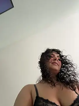 SugarTroubl33 online show from November 21, 2025, 1:43 pm