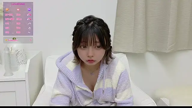 Snapshot of -Yoru- chatting on February 10, 2026, 8:57 am -Yoru- online show from February 10, 2026, 8:57 am