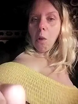 Lana-murr online show from December 17, 2025, 10:15 pm