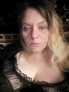 Lana-murr online show from November 27, 2025, 6:47 am