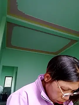 bella-la online show from November 1, 2025, 9:36 am