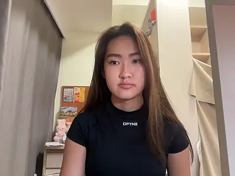 AlishaCheng online show from December 20, 2025, 1:36 pm