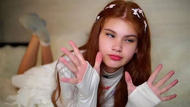 YettaCalabria online show from November 30, 2025, 11:33 am