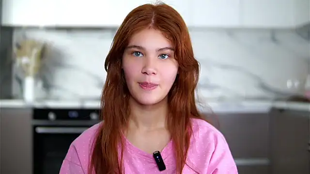 YettaCalabria online show from December 2, 2025, 1:24 pm