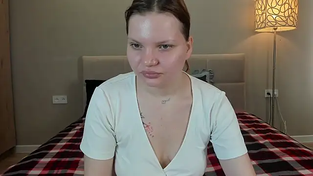 babyyullii online show from June 4, 2026, 1:32 am