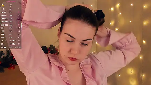 LoreeScialdone online show from December 21, 2025, 9:04 pm