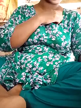 Liza0103 online show from May 24, 2026, 5:18 am