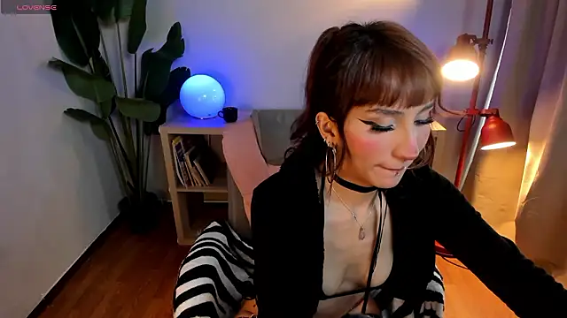 Snapshot of Meganpeach_ chatting on February 3, 2026, 12:54 pm Meganpeach online show from February 3, 2026, 12:54 pm