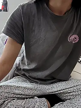 carlina28 online show from November 4, 2025, 9:57 am