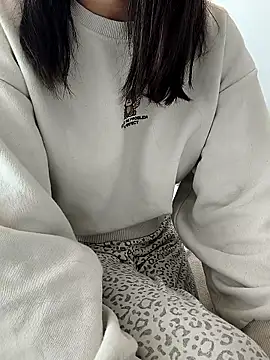 carlina28 online show from November 14, 2025, 11:47 am