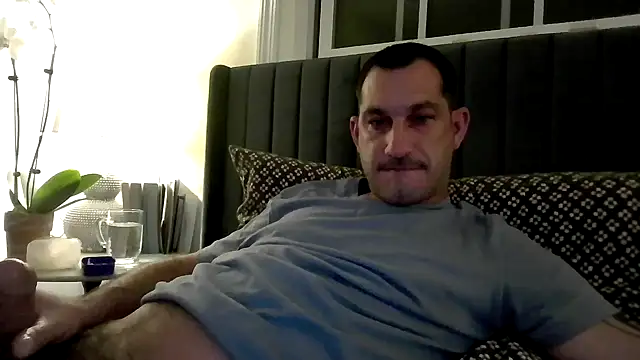 ckraiders84 online show from April 4, 2026, 3:46 am