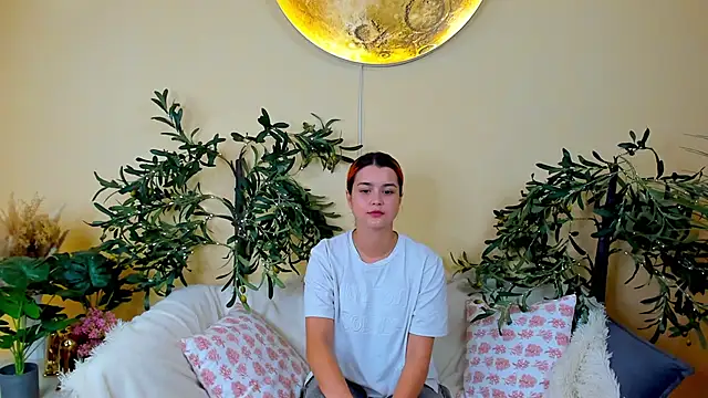 Snapshot of SharieTenuta chatting on October 29, 2025, 10:03 am SharieTenuta online show from October 29, 2025, 10:03 am