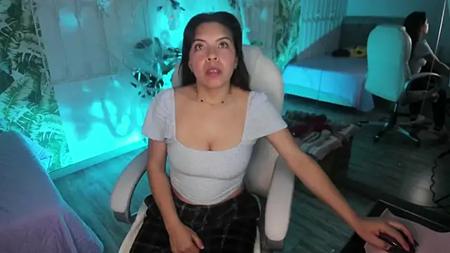 Snapshot of funny_milf26 chatting on October 28, 2025, 5:29 am funny milf26 online show from October 28, 2025, 5:29 am