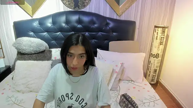 Snapshot of shirley_sweet_ chatting on October 29, 2025, 10:20 pm shirley sweet online show from October 29, 2025, 10:20 pm