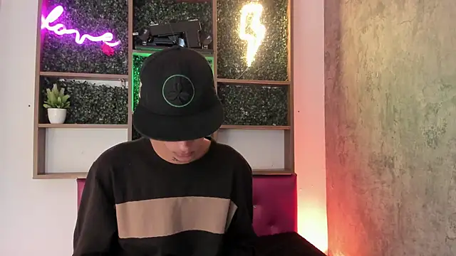 Snapshot of Max_Steell chatting on October 28, 2025, 5:50 am Max Steell online show from October 28, 2025, 5:50 am