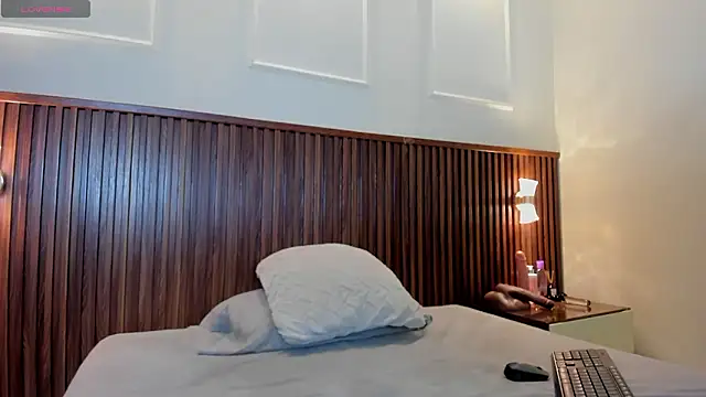 HANNASANZ1 online show from February 17, 2026, 7:44 pm