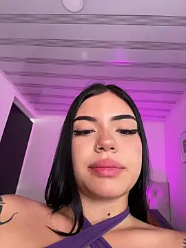 Snapshot of VioletEvanzz chatting on November 20, 2025, 12:17 pm VioletEvanzz online show from November 20, 2025, 12:17 pm