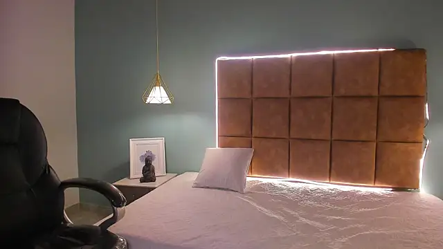 NicolasFerrer18 online show from November 9, 2025, 7:29 pm