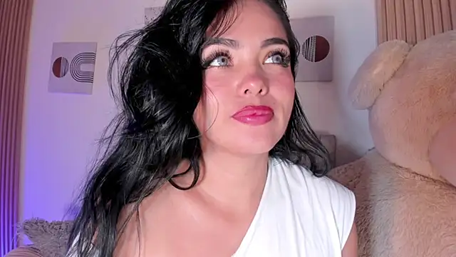 Snapshot of emiily_little_ chatting on December 4, 2025, 12:42 am emiily little online show from December 4, 2025, 12:42 am