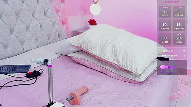 Snapshot of Kelsy_monroy_ chatting on October 28, 2025, 12:00 am Kelsy monroy  online show from October 28, 2025, 12:00 am