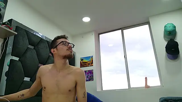 J-Moo online show from November 19, 2025, 10:10 pm