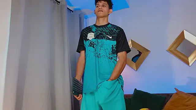 KamiSuarez online show from February 2, 2026, 6:40 pm