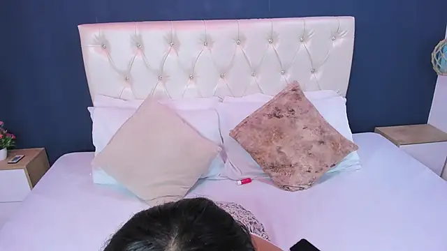 Kim Luna1 online show from December 2, 2025, 12:33 am