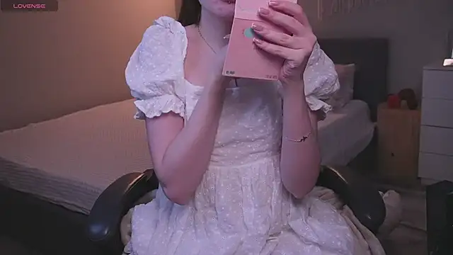 R I N A online show from April 10, 2026, 1:12 am